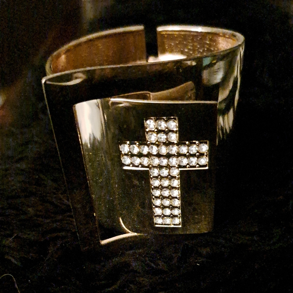 Gold tone cross bracelet
